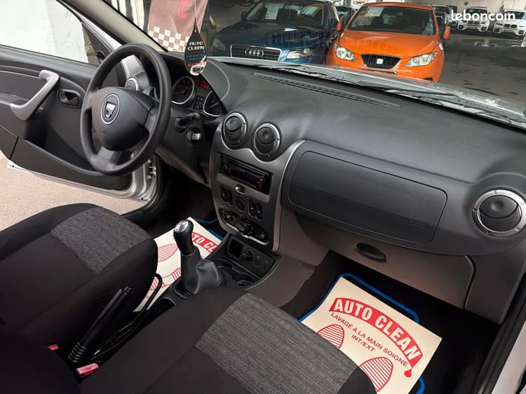 Loader DUSTER 1.6i 97.573Kms *CARNET à Jour GARANTIE image