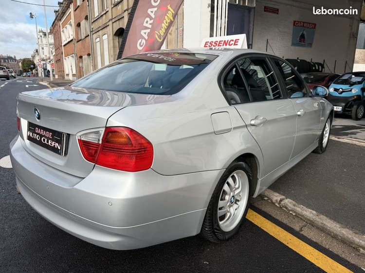 Loader BMW 320i 150Ch *CARNET à Jour Ess + GPL image