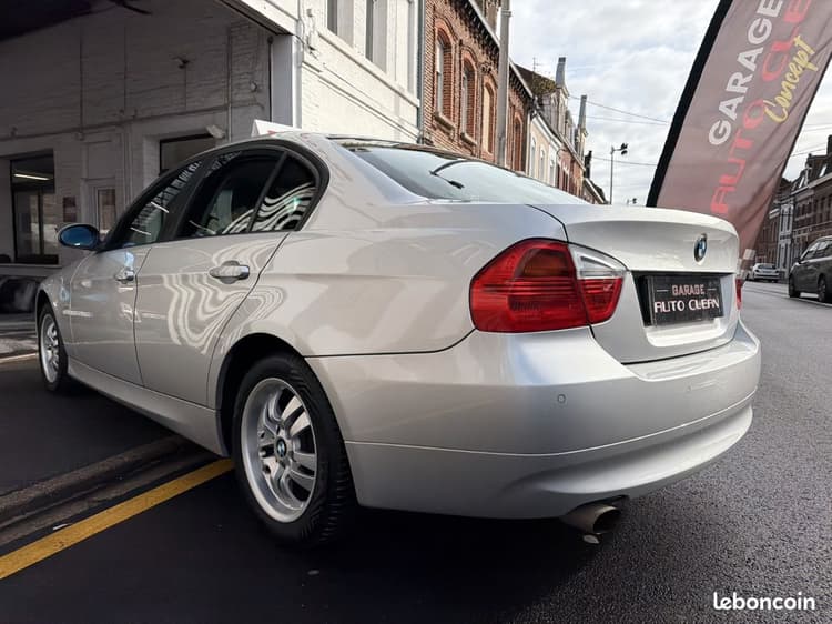 Loader BMW 320i 150Ch *CARNET à Jour Ess + GPL image