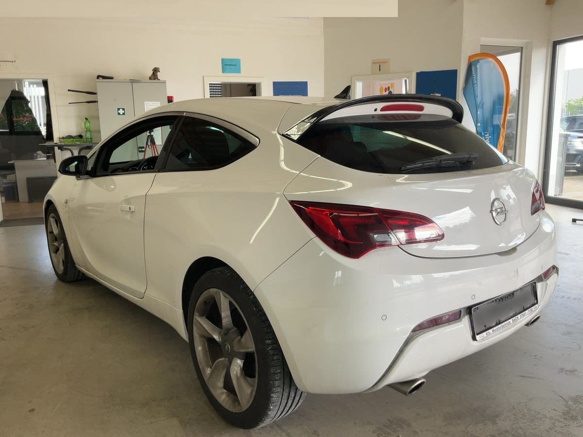 opel Astra GTC 2014 image 4