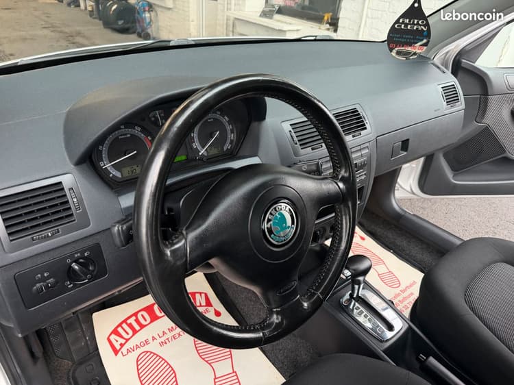 Loader FABIA 1.4i *Automatique CARNET à jour SKODA Garantie image