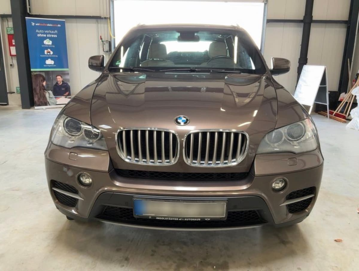 bmw X5 2010 image 2