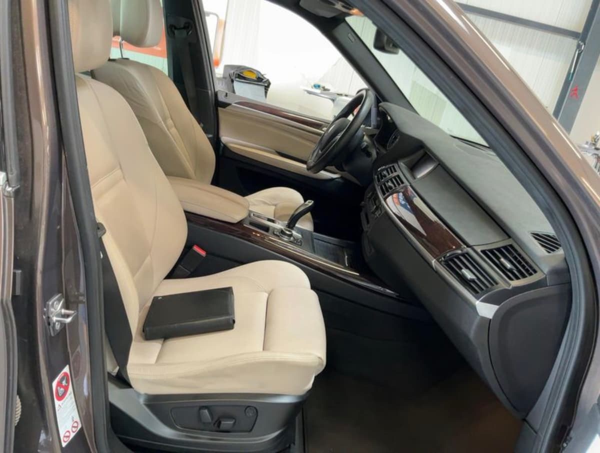 bmw X5 2010 image 4