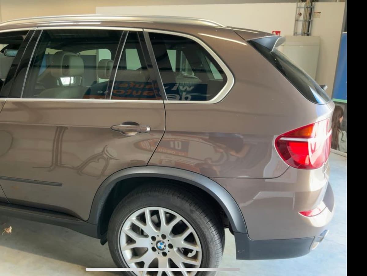 bmw X5 2010 image 8