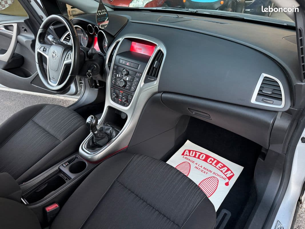 opel astra 2010 image 2