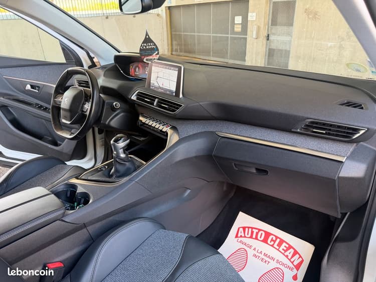 Loader 🇫🇷5008 II 1.5HDi *7Places 2019 Cockpit CARPLAY image
